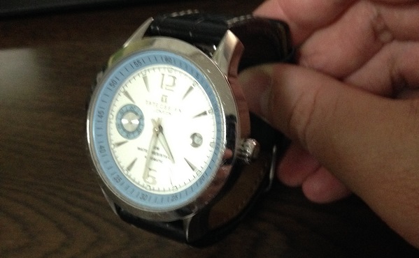 革ベルトの腕時計